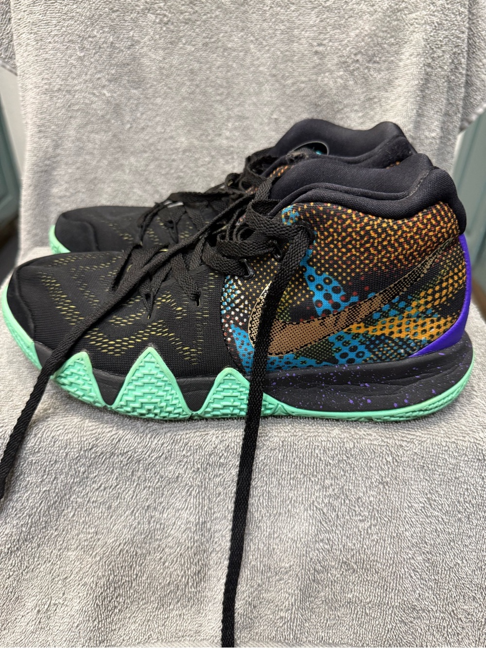 Nike Kyrie 4 “Mamba Mentality” Basketball Shoes - Size 10